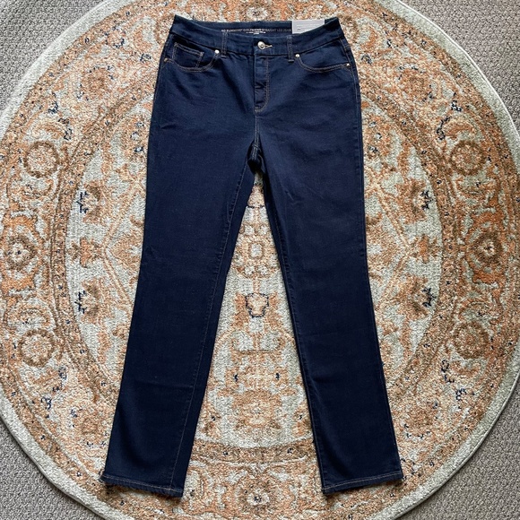 Chico's So Slimming Girlfriend Jeans In Quill Rinse Indigo Wash, Size 6 or Small - Picture 5 of 16